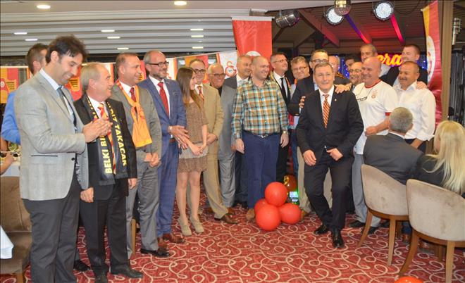 sampiyonluk-gecesi-kutlamalari-2015-10.jpg