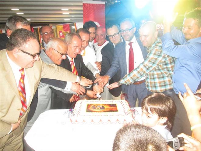 sampiyonluk-gecesi-kutlamalari-2015-12.jpg