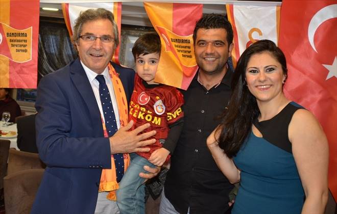 sampiyonluk-gecesi-kutlamalari-2015-14.jpg