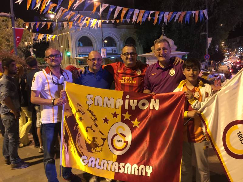sampiyonluk-gecesi-kutlamalari-2015-17.jpg