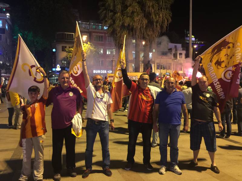 sampiyonluk-gecesi-kutlamalari-2015-2.jpg