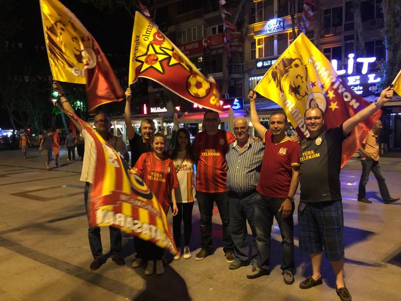sampiyonluk-gecesi-kutlamalari-2015-3.jpg