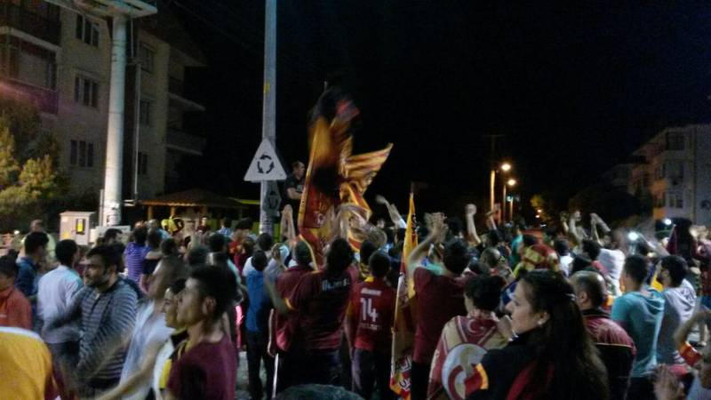 sampiyonluk-gecesi-kutlamalari-2015-6.jpg