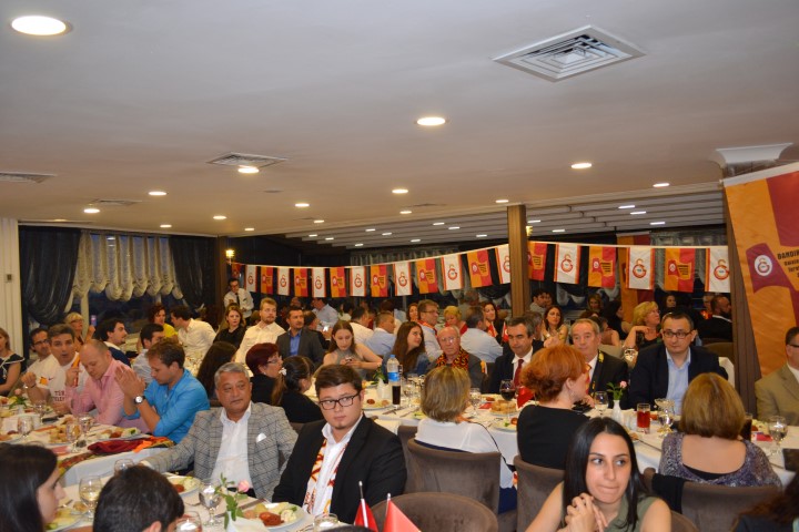 sampiyonluk-gecesi-kutlamalari-2015-9.jpg